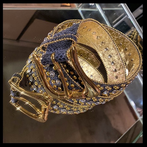 Crystal and Metal Beads Studded Gold Hardware Faux Black Snakeskin belt. - Picture 3 of 8